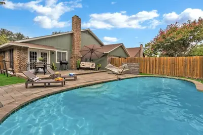 Image de Pool Playhouse: FirePit, Grill, Billiards & Jenga
