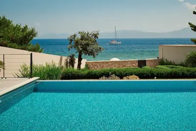 Image de Beachfront Villa Aqua Haven with Pool