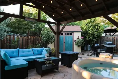 Image de Gazebo Oasis, Spacious home, Centrally located, Near Pinnacles, King Beds!