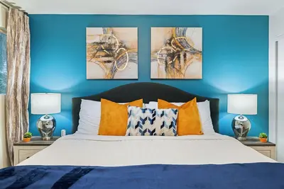 Image de 1mi-Downtown Bellevue, W/D, Parking, 20min-Airport\n