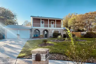 Image de Casa De Colores - Fiesta Texas - Satx Airport- 1 Room / Shared Home