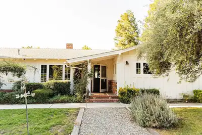 Image de Farmhouse Santa Ynez Valley in the heart of Los Olivos Wine Tasting Town!