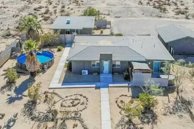Image de New! Young Cactus Villa @ Joshua Tree-Pool, Spa, Fire Pit