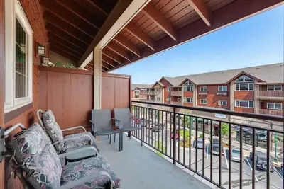 Image de Stylish, fully equipped 2-bed / 2-bath condo in Riverstone Village
