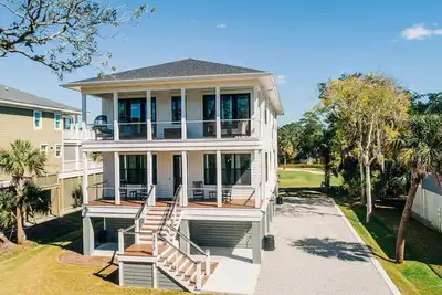 Image de New Edisto Home, Gorgeous views from 4 sundecks