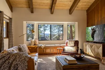 Image de Spacious mountain home, across the street from the Lake, Ac, pets ok. Sleeps 12