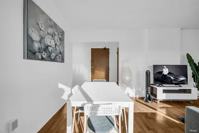 Image de Contemporary one-bed condo conveniently located near Yvr  & downtown Vancouver.
