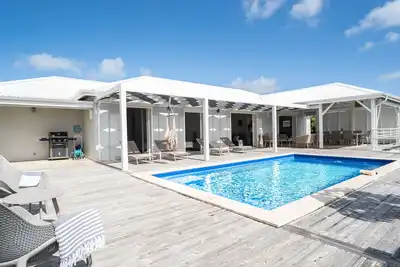 Image de Villa Colibri très spacieuse avec vue dégagée, 4 chambres climatisées et piscine