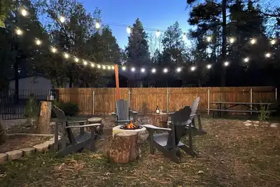 Image de All Season Getaway! 2 kings, fenced yard!