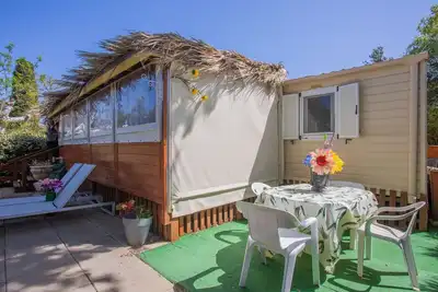 Image de Mobilhome Puget-sur-argens avec piscine partagée, Wi-Fi et climatisation