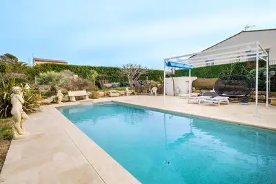 Image de Petite maison \"Villa Madeleine\" avec piscine privée, Wi-Fi et climatisation