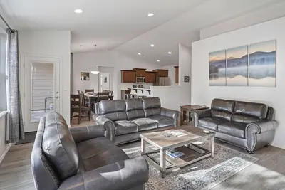 Image de Fun Retreat! Hot Tub, Garage Game Room, Fenced Yard