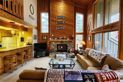 Image de Ski-in, Ski-Out Family Retreat - Sleeps 8 - at Nub's Nob Ski Resort!