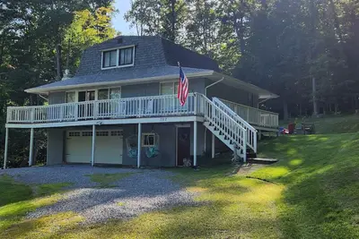Image de Lovely 3 Br 2-Bath home. Short walk to beach access. Private backyard.