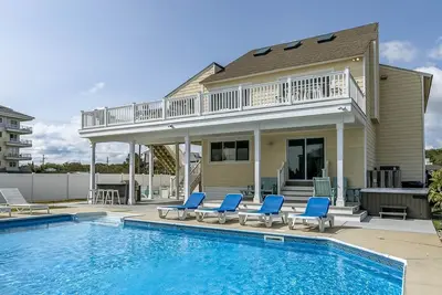 Image de Pool by the Sea | 480 ft to the beach | Private Pool and Hot Tub