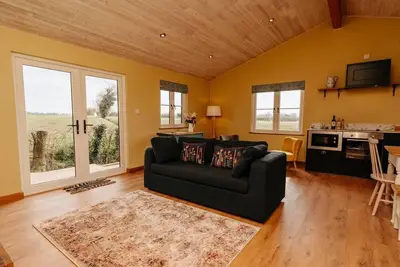 Impeccable 2-Bed Cottage near Woodbridge