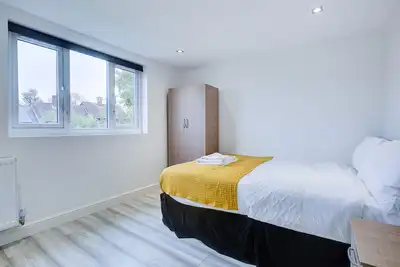 Image de 6 - 7 beds-Sleeps 12-Elizabeth Line-Free Parking