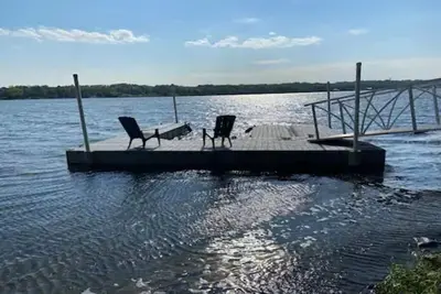 Image de Awesome 3 Bedroom River Front Retreat right on the water!