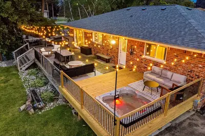 Image de 5br Lakehouse near Pine Knob with Jacuzzi!
