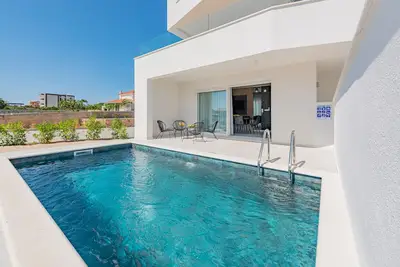 Image de Modern Apartments for 14 with private pool\n