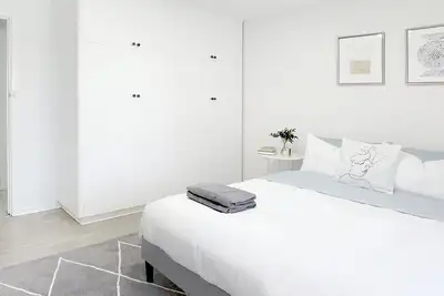 Image de Stylish 2 bedroom apartment in a trendy area close to city and beach