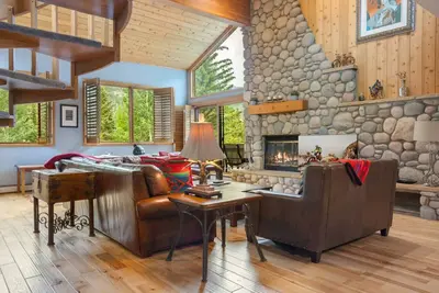 Image de Spacious Vail Golf Course Home!