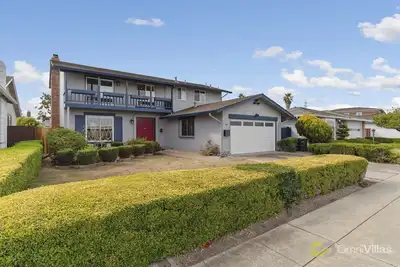 Image de Maison spacieuse de 3 chambres avec vue sur la baie Ă Foster City.