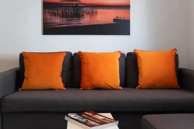 Image de Newly refurbished Townhouse by the Beach sleeps 7