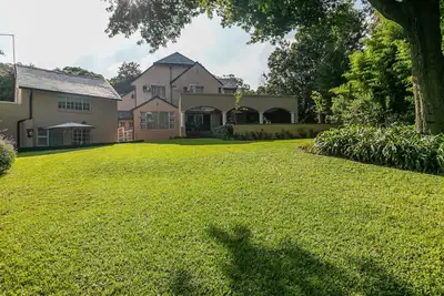 Image de Cozy, Emmarentia Guest House in Johannesburg, next to emmarentia dam