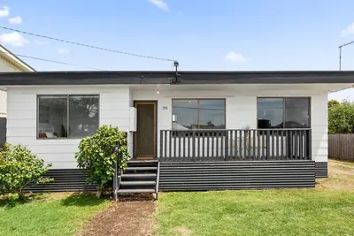 Image de Seaside Bliss - Charming home just a short stroll from the beach.