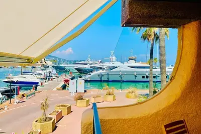Image de MarinesAppartement : Vue sur les yachts Ă 2 min Saint-Tropez