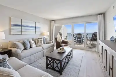 Image de Renovated Sandy Key Penthouse With Upper Level Gulf Views! Treat Yourself!