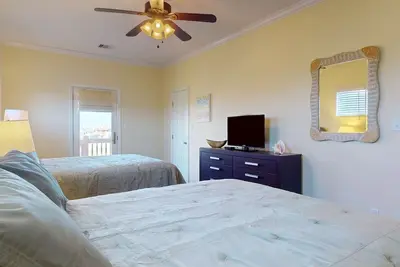 Image de Harlan's Haven: 3 Br, 2 Ba House in Crystal Beach, Sleeps 10