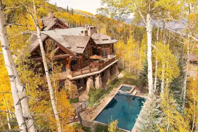 Image de The Cabin by Cuvee | Ski in/ Ski Out Hot Tub, Heated Pool, Sauna, Theater
