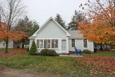 Image de Friendship Style Cottage at Summer Village newly furnished with Central Air!