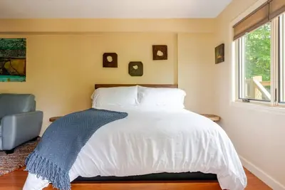 Image de Luxury Treehouse - The Aerie - Near Asheville - Pet Friendly