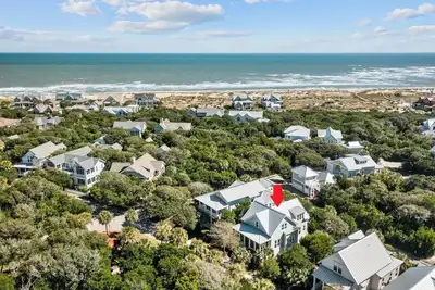 Image de The Beach House - Southern Living Home 4 Br w Loft East Beach Bhi and Shoals
