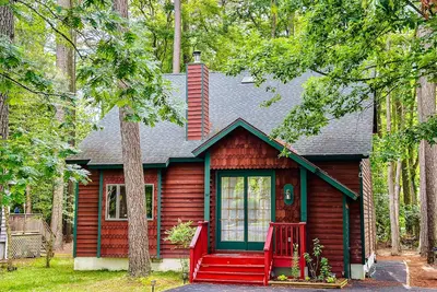 Image de Cozy, dog-friendly home with pool & athletic court access, central Ac, & W/D