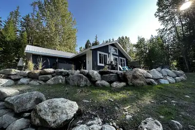 Modern Loft 10min to Silverstar Mountain Resort