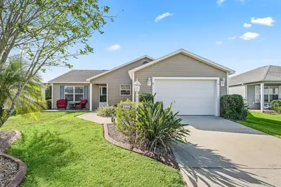Image de Ranch Retreat: Luxury Living in Village Charm!