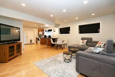 Image de Lovely 1 Bedroom Suite Near Town