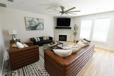 Image de ※ Modern, Spotless Home with Monthly discounts!