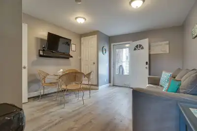 Image de ~ 1 Mi to Beach: Cape Cod Apt in South Yarmouth
