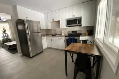 Image de Yale's Cozy Corner 2br Apt W\/Patio and Backyard\n\n