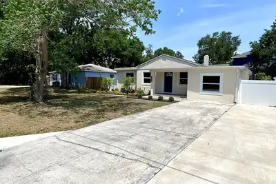 Image de Chic 3bdrm 2bath Pool home in South Tampa!