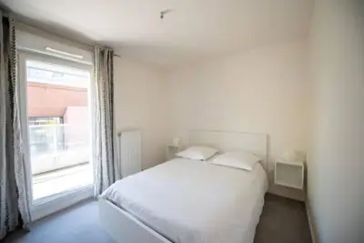 Image de Beautiful 2 bedroom apartment 40 mins from Paris, \n\n