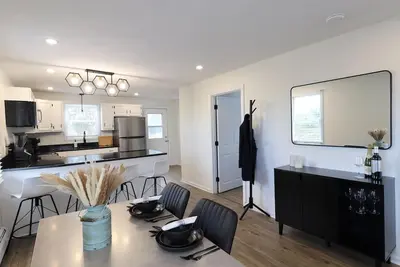 Image de Stylish 2 Bedroom Apartment, Close to Everything!