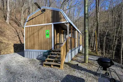 Image de Stay in a cozy cabin in the heart of the Hatfield McCoy Trails!