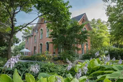 Image de The Daisy Farm- A Victorian Manor on 79 acres w/ vineyards, gardens & hot tub