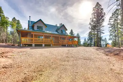 Image de Wraparound Porch: & Forest Views: Angel Fire Cabin